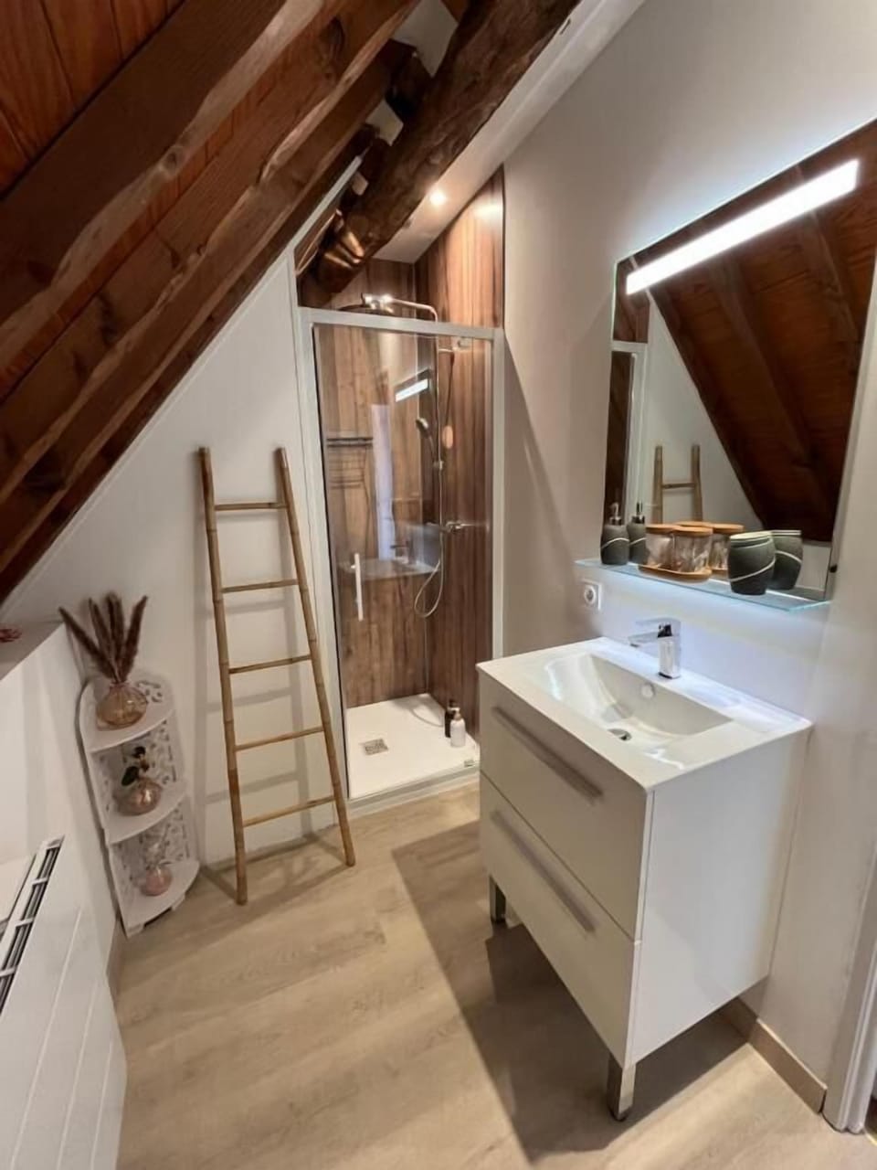 Shower, free toiletries, hair dryer, bathrobes