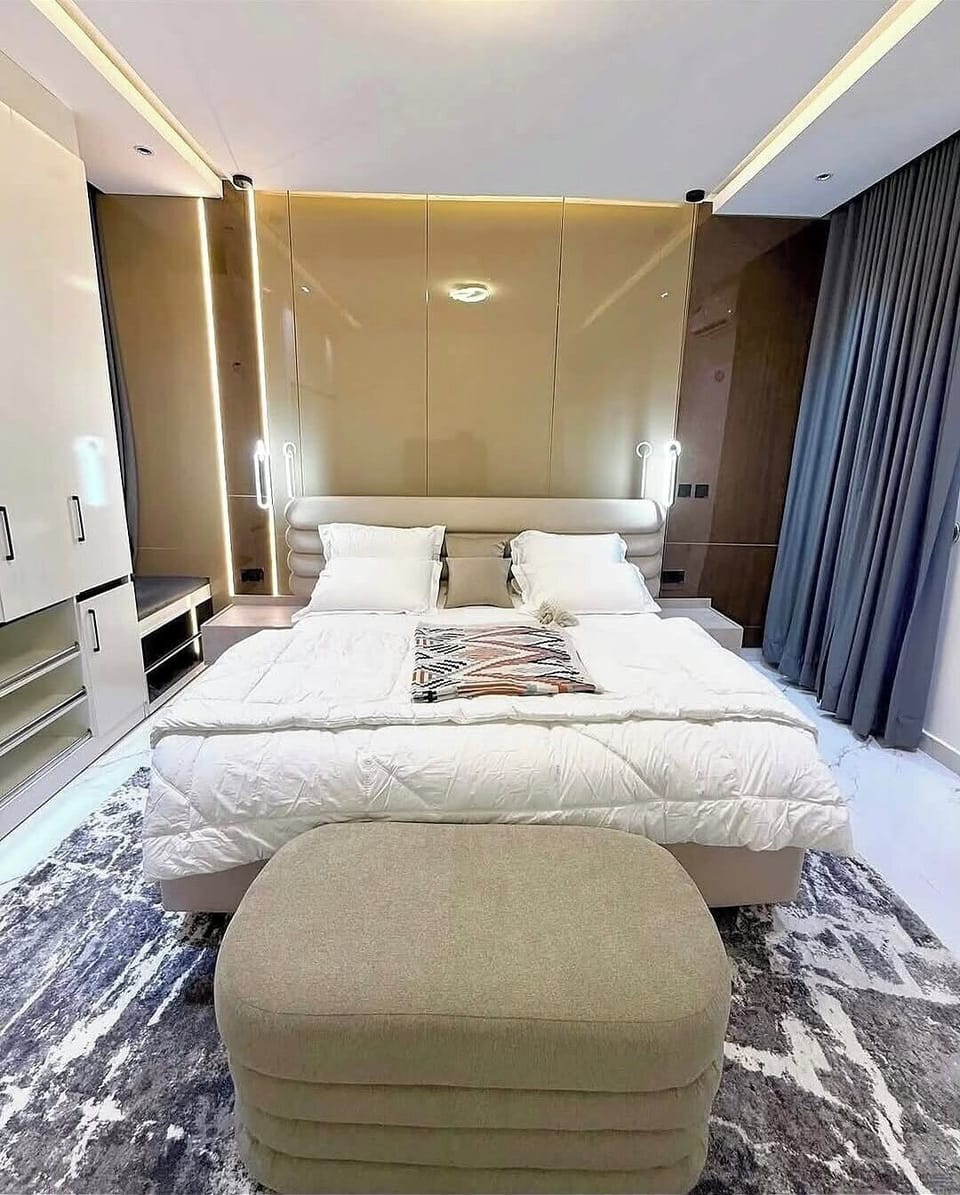Deluxe Room, Balcony, City View | Desk, laptop workspace, blackout drapes, soundproofing