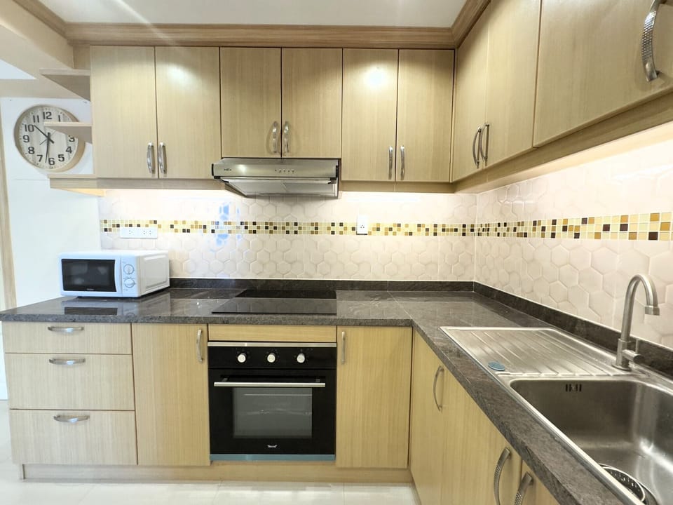 Apartment, 1 Bedroom, Smoking, City View | Interior