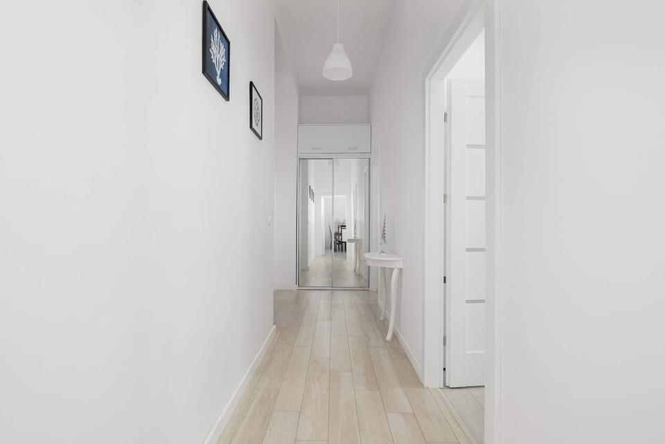 Hallway Leading to Living Area – Bright hallway providing access to bedrooms and living spaces.
