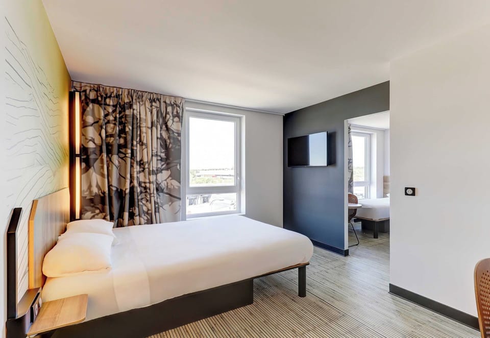 Quadruple Room, Non Smoking | Desk, soundproofing, free WiFi, bed sheets