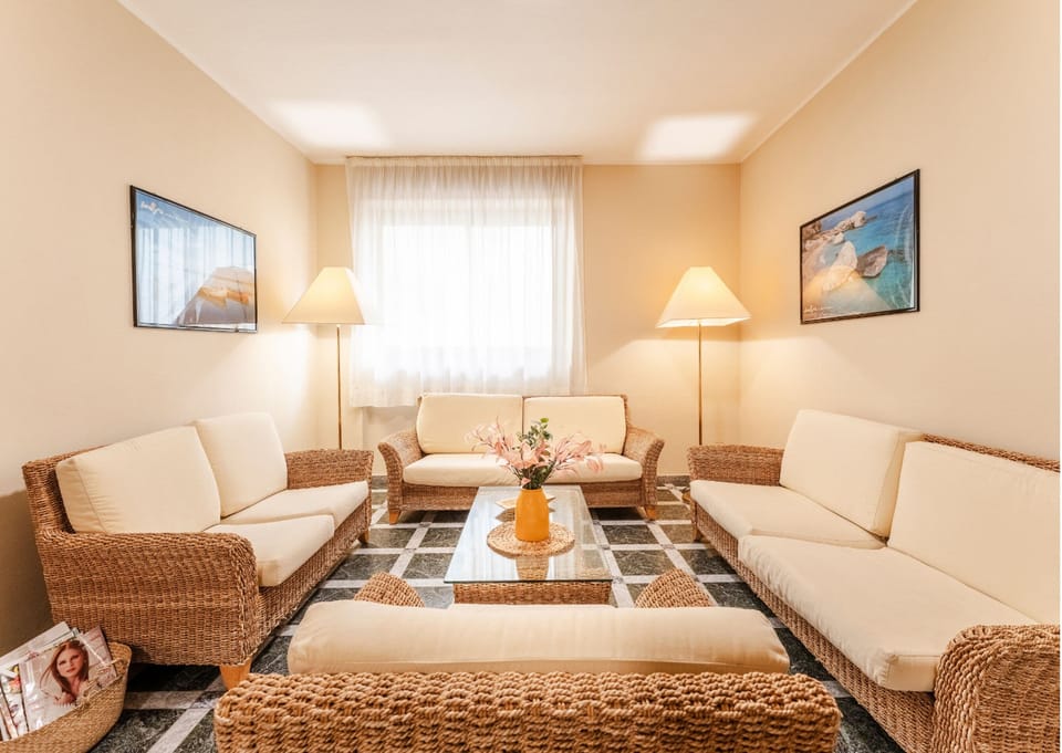 Apartment, 1 Bedroom, Balcony | Hallway