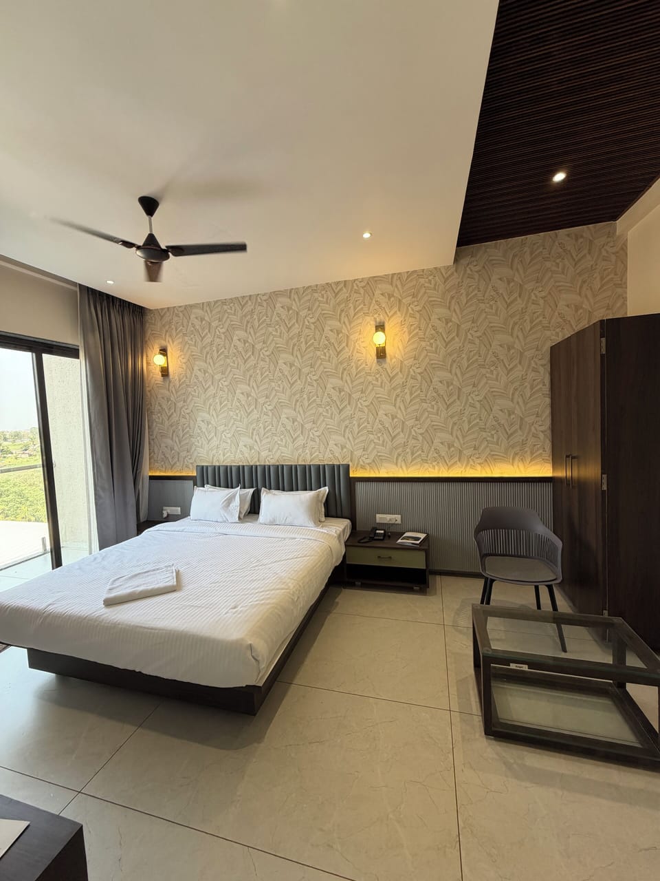 Super Deluxe Room | Egyptian cotton sheets, premium bedding, desk, free WiFi