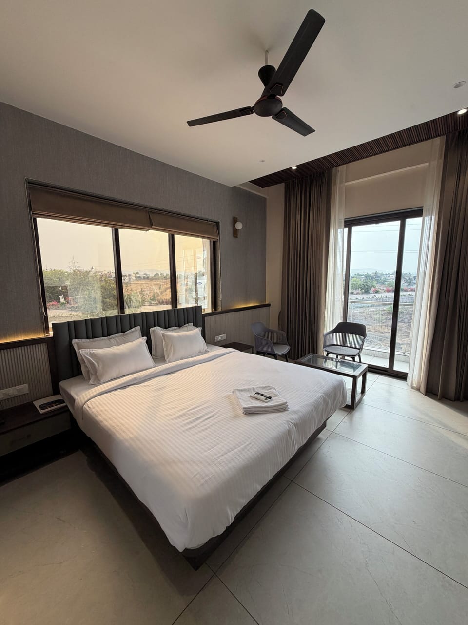Super Deluxe Room | Egyptian cotton sheets, premium bedding, desk, free WiFi