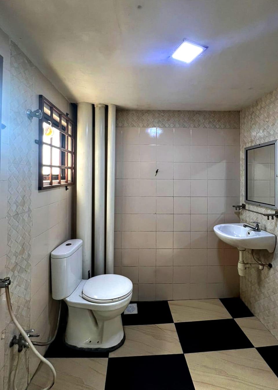 Superior Triple Room | Bathroom | Shower, towels