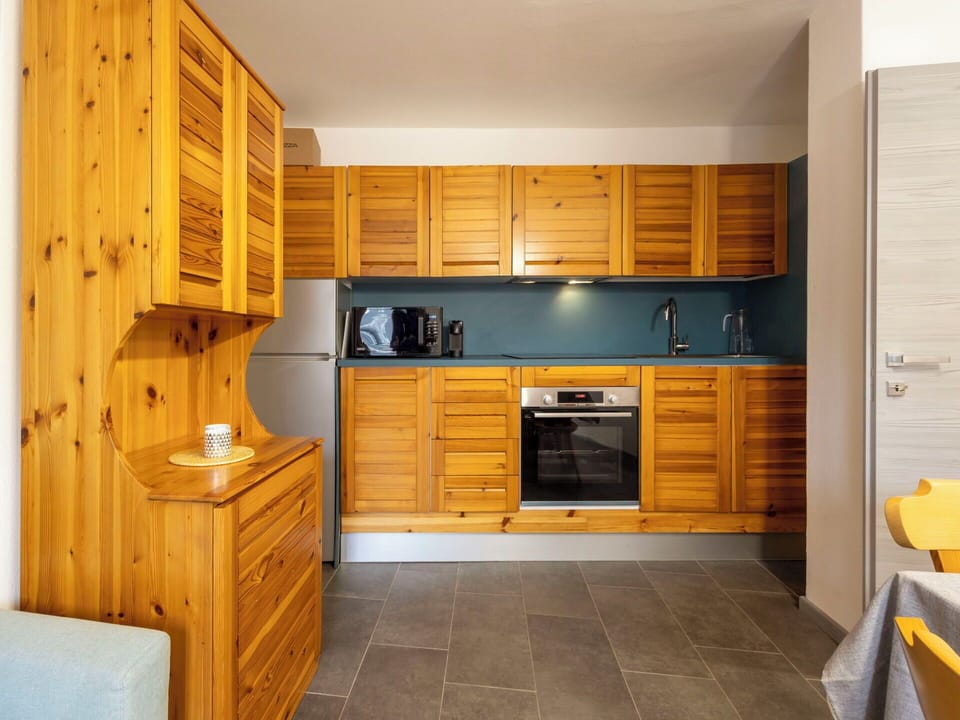 Cabinetry, Flooring, Wood, Furniture, Interior Design, Floor, Countertop, Cupboard, Drawer, Kitchen