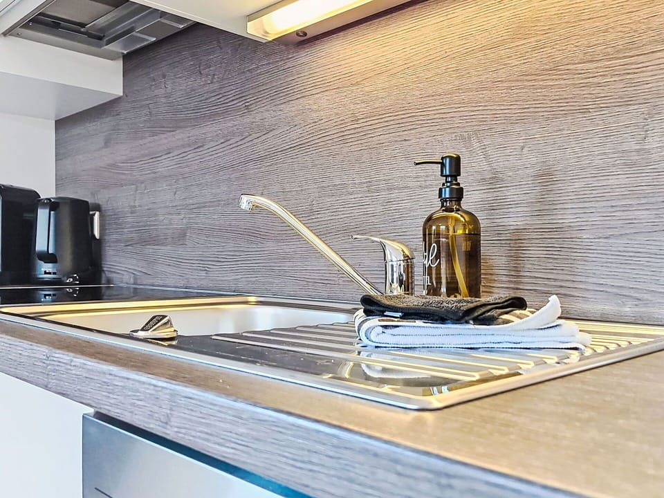 Countertop, Kitchen, Interior Design, Plumbing Fixture, Flooring, Kitchen Sink, Tap, Sink, Home Appliance