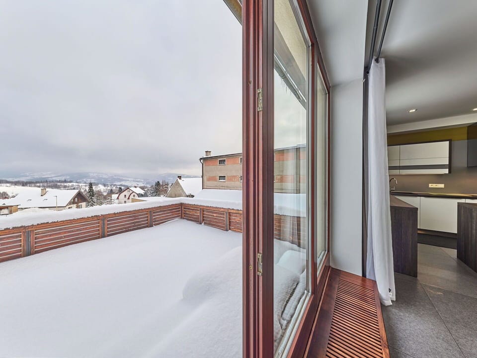 Wood, Winter, Freezing, Apartment, Snow, Wood Stain, Hardwood, Daylighting, Balcony, Plank