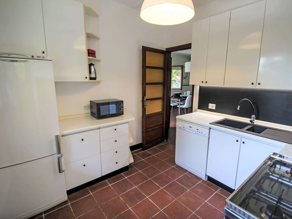 Kitchen Appliance, Kitchen, Cabinetry, Countertop, Flooring, Major Appliance, Furniture, Floor, Interior Design, Wood