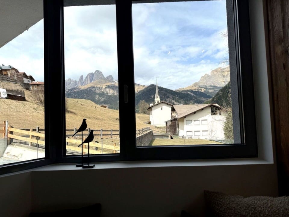 Mountain Range, Glass, Daylighting, Shade, Alps, Ridge, Winter, Mountain Village, Balcony, Glacial Landform