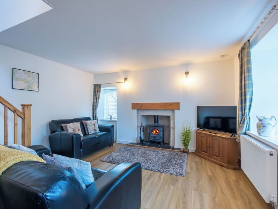 Building, Apartment, City, Residential Area, Architecture, Neighbourhood, Condominium, Metropolitan Area, Balcony