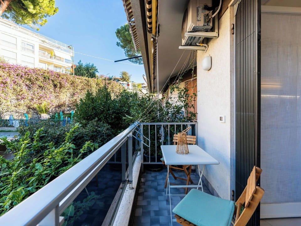 Building, Apartment, City, Residential Area, Architecture, Neighbourhood, Condominium, Metropolitan Area, Balcony