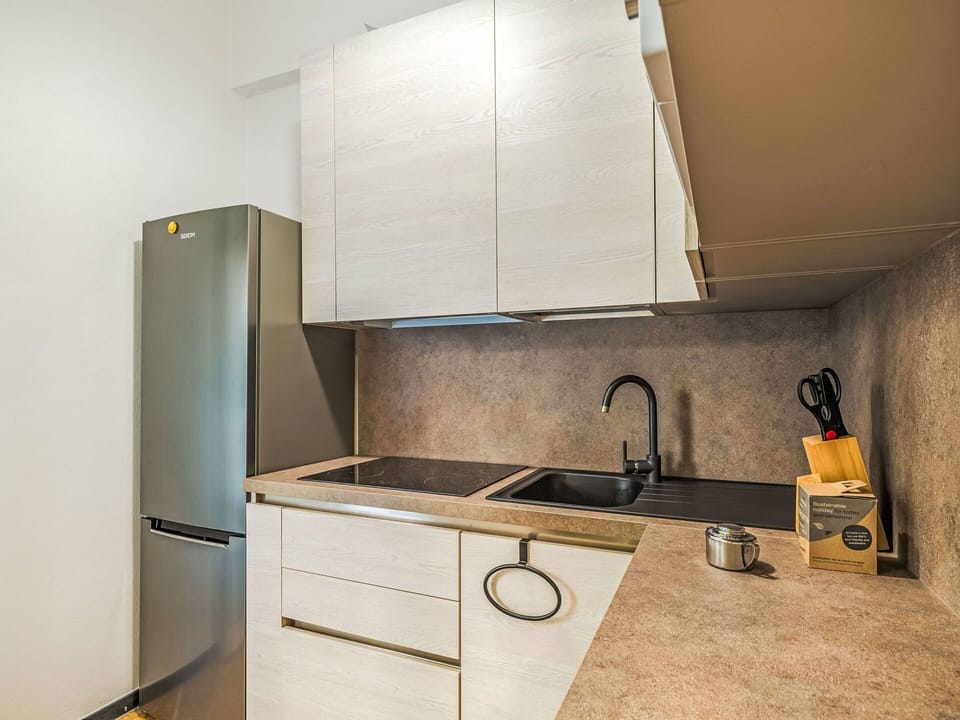 Countertop, Kitchen, Kitchen Appliance, Major Appliance, Flooring, Wood, Interior Design, Cabinetry, Floor, Furniture