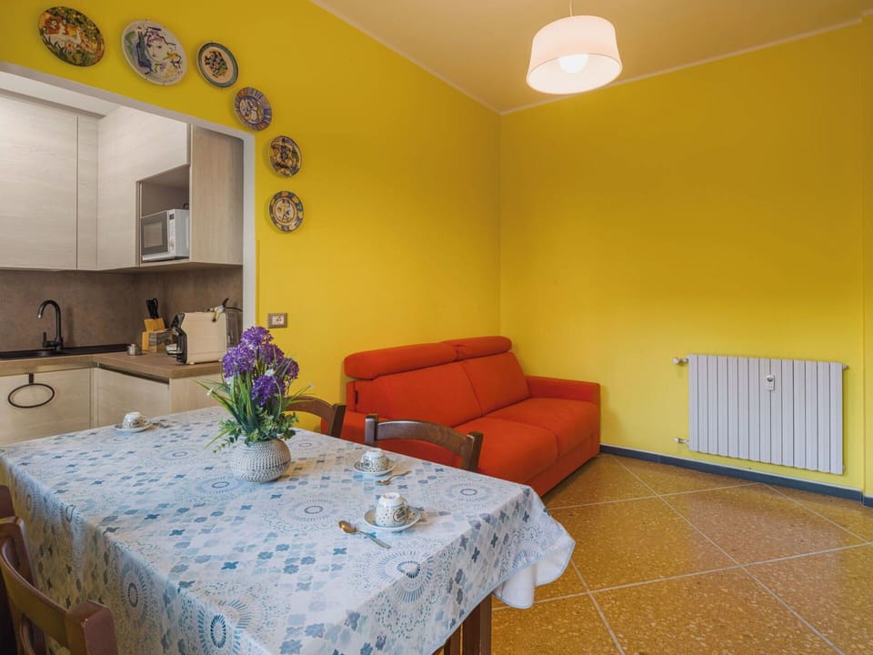 Interior Design, Flooring, Wall, Floor, Furniture, Wood, Room, Ceiling, Yellow, Lighting