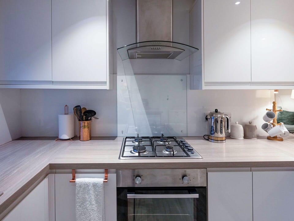 Kitchen, Kitchen Appliance, Countertop, Interior Design, Major Appliance, Cabinetry, Wood, Home Appliance, Kitchen Stove, Gas Stove