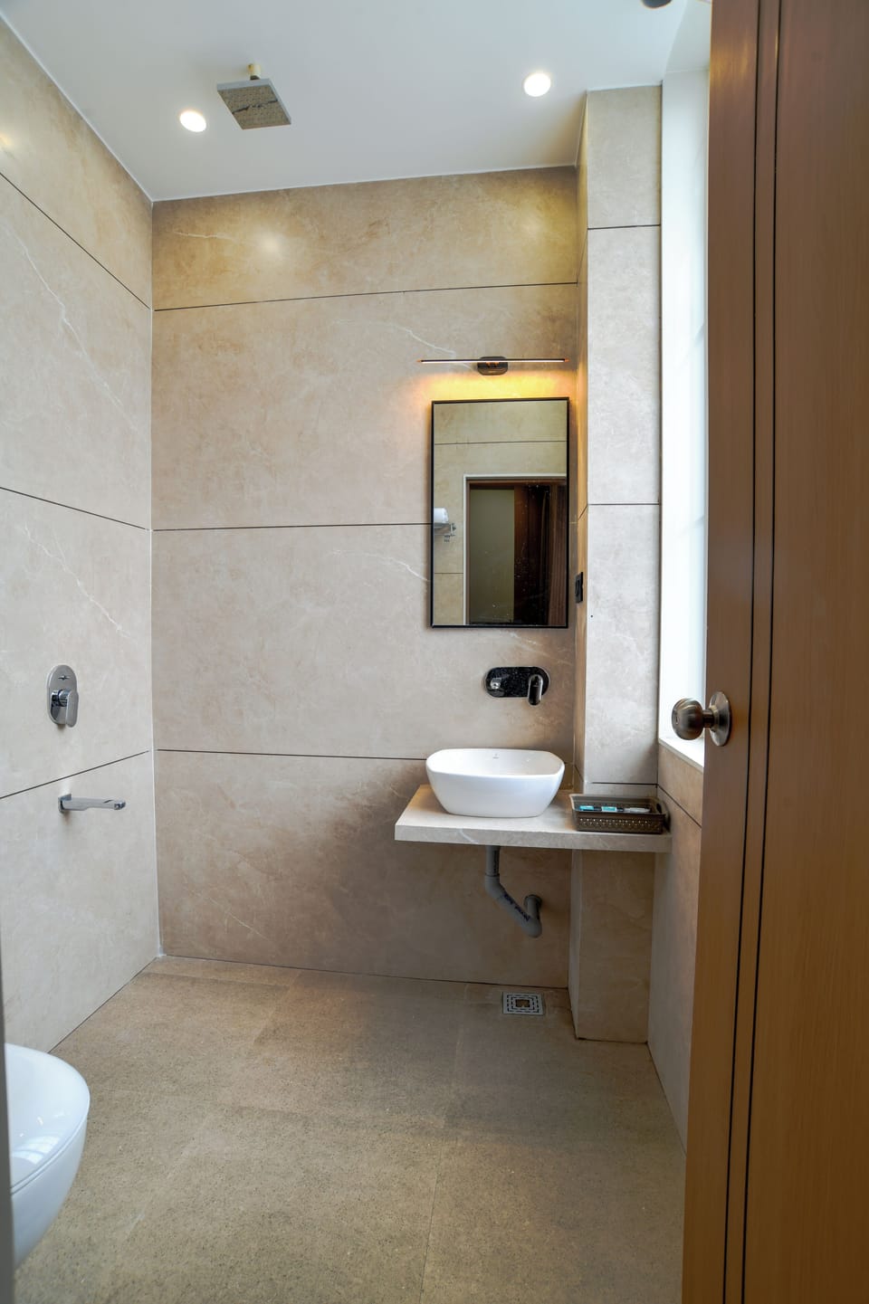 Superior Room | Bathroom | Shower, towels, soap, shampoo