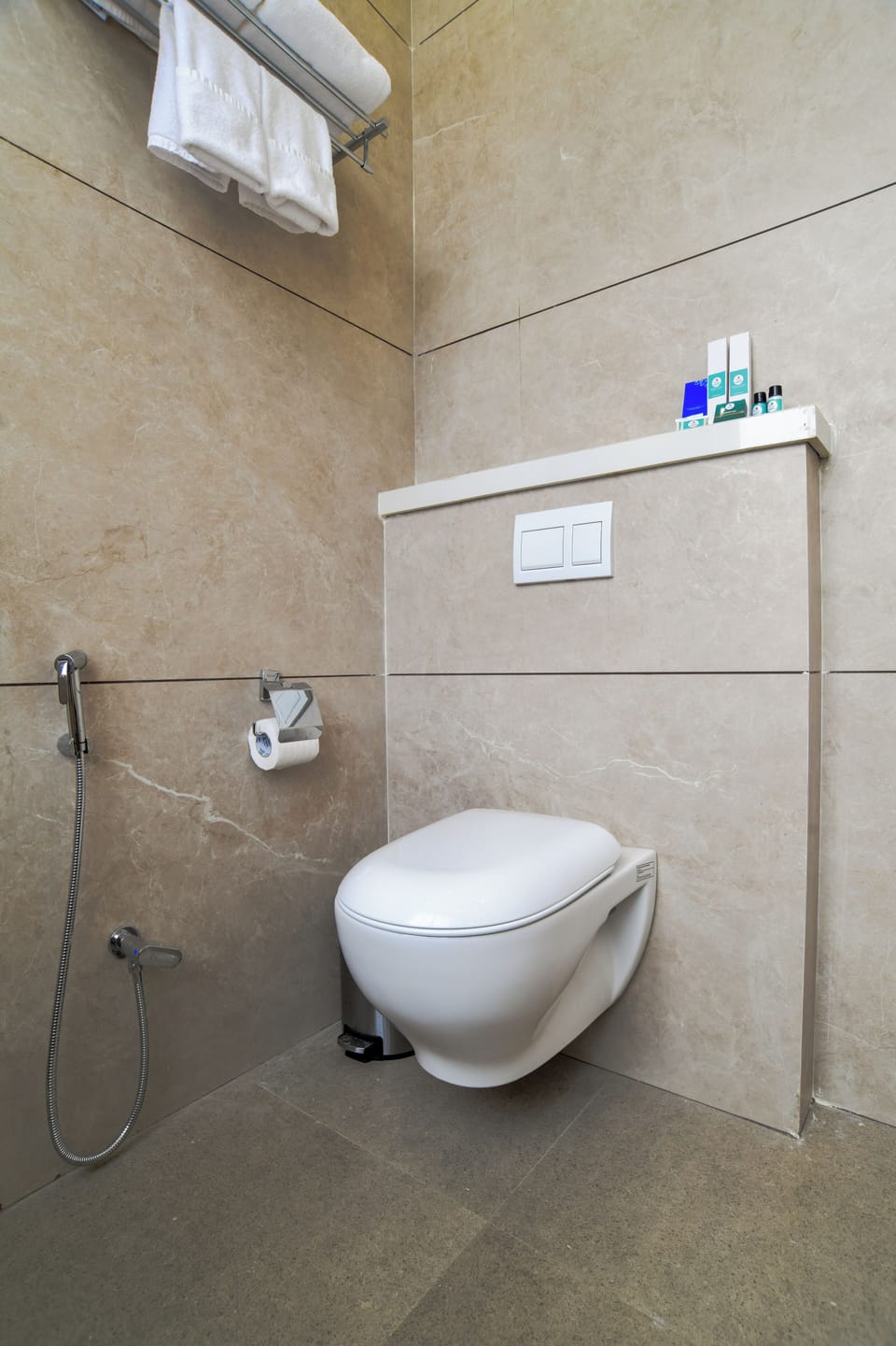 Superior Room | Bathroom | Shower, towels, soap, shampoo