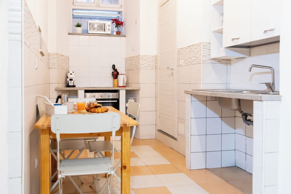Classic Apartment | Private kitchen | Full-size fridge, microwave, oven, stovetop