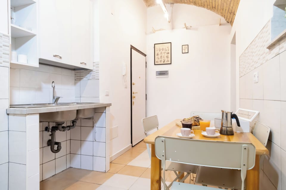 Classic Apartment | Private kitchen | Full-size fridge, microwave, oven, stovetop