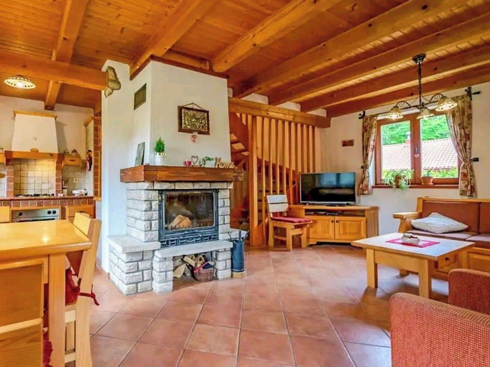Wood, Home, Hardwood, Ceiling, Wood Stain, Living Room, Varnish, Log Cabin, Hearth, Lumber