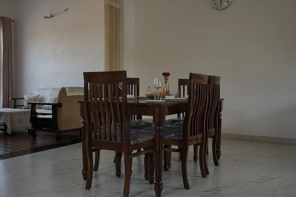 Standard Villa | Dining