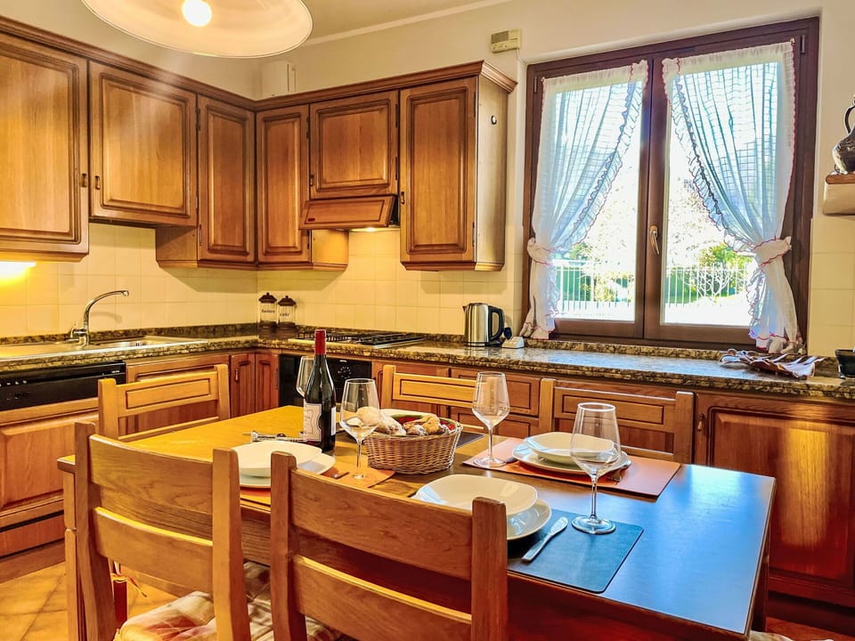Kitchen, Furniture, Interior Design, Countertop, Wood, Kitchen Appliance, Cabinetry, Major Appliance, Flooring, Room