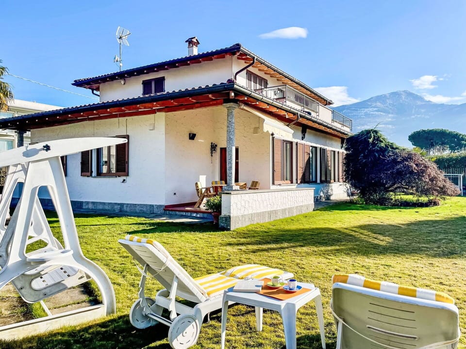 Home, House, Residential Area, Lawn, Estate, Shade, Garden, Villa, Hacienda, Landscaping
