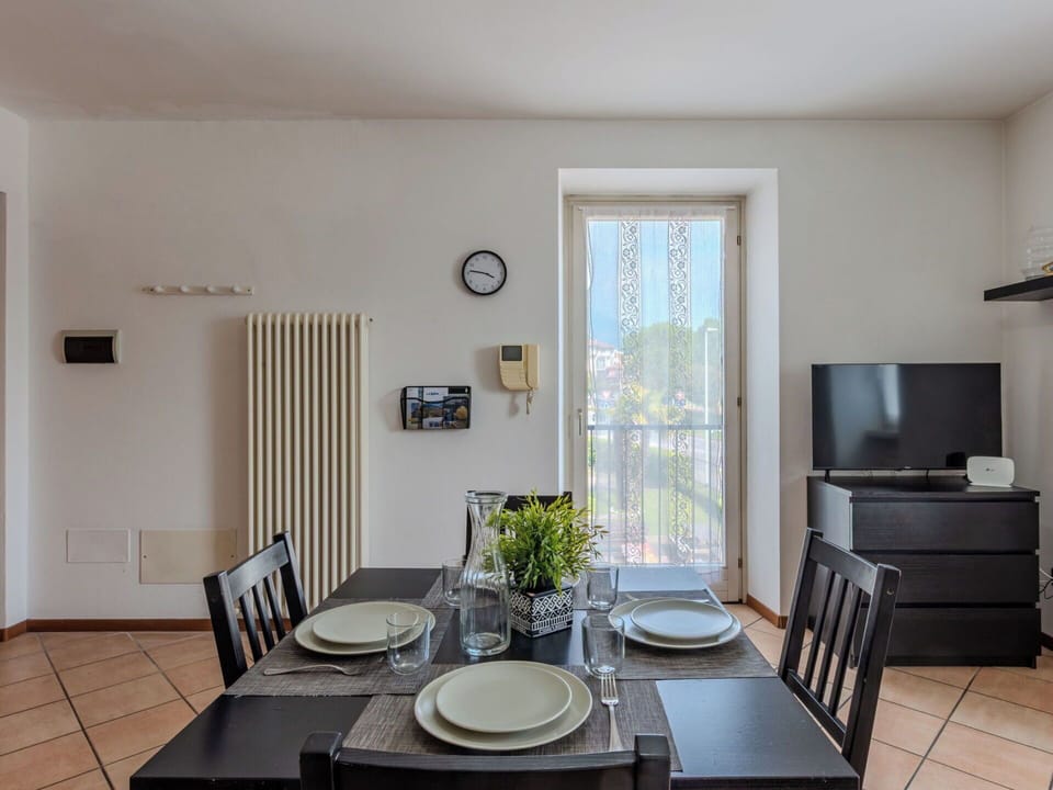 Furniture, Interior Design, Flooring, Room, Kitchen & Dining Room Table, Floor, Lighting, Table, Dining Room, Ceiling