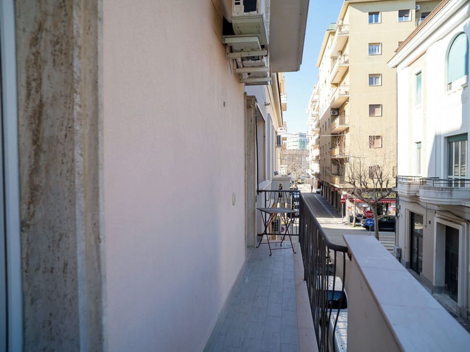 Apartment, Door, Balcony, Handrail, Baluster, Daylighting