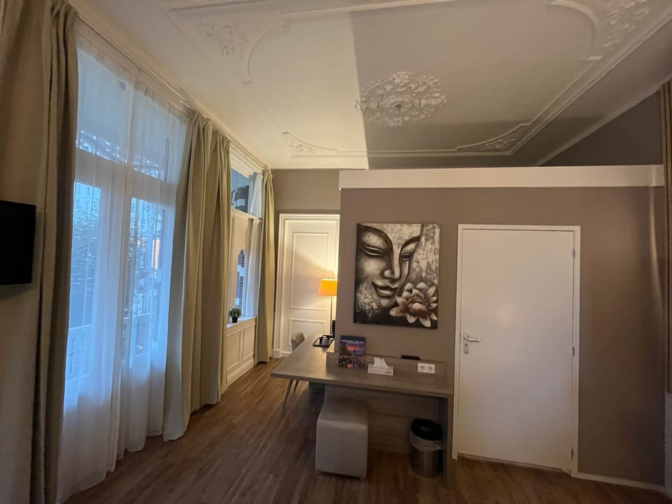 Suite Double | In-room safe, desk, laptop workspace, free WiFi