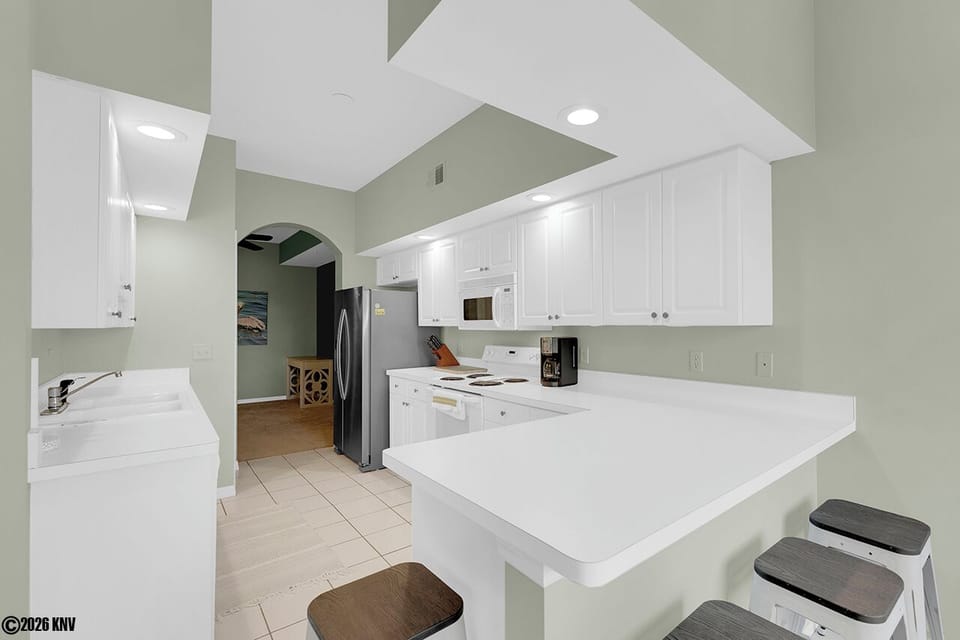 Lovely Kitchen will all appliances, cookware and tableware