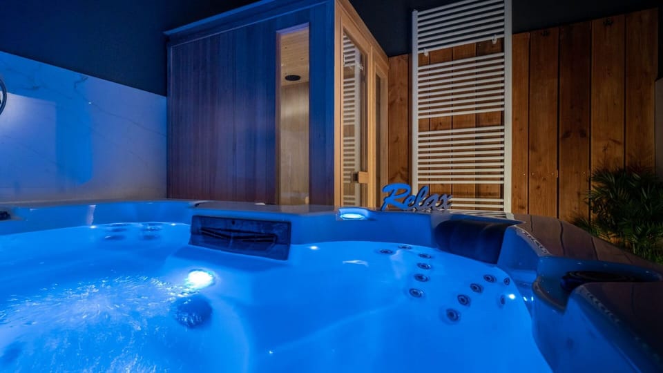 Indoor spa tub