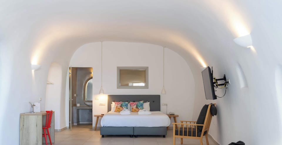 Junior Suite | In-room safe, free WiFi, bed sheets