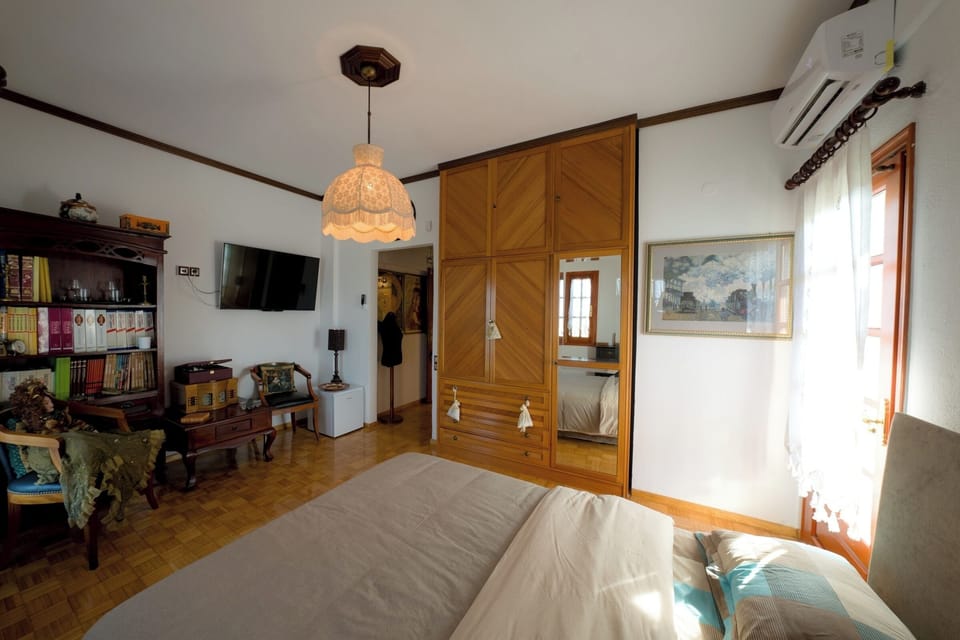 Deluxe Room, Partial Sea View | Premium bedding, minibar, individually decorated, individually furnished