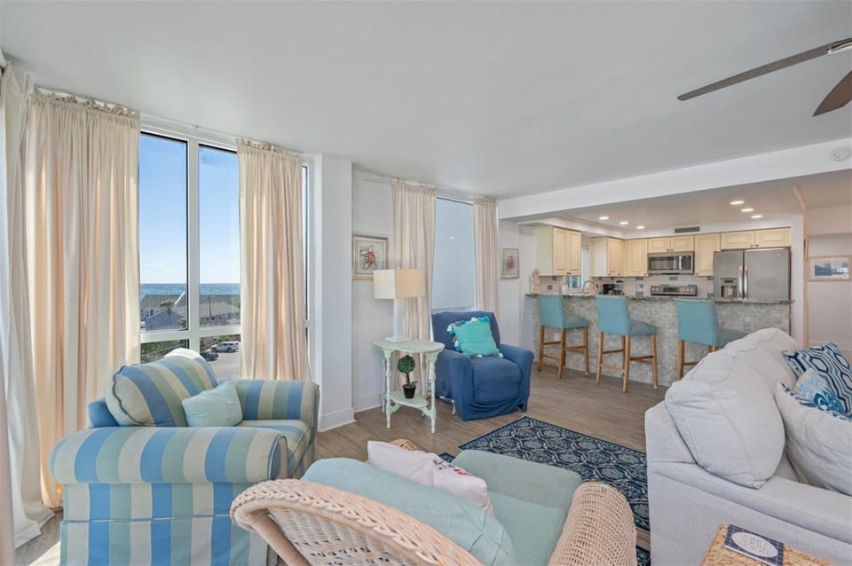 Condo, 3 Bedrooms | Living area | Smart TV