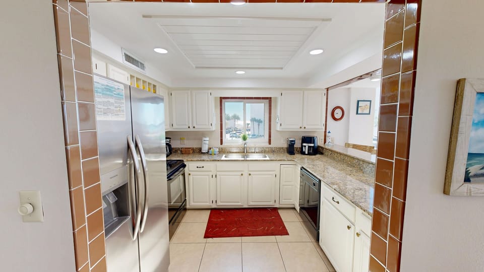 Condo, 3 Bedrooms | Private kitchen | Coffee/tea maker, fridge, oven, toaster