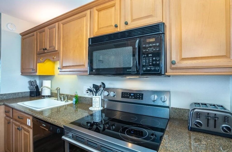 Condo, 2 Bedrooms | Private kitchen | Coffee/tea maker, fridge, oven, toaster