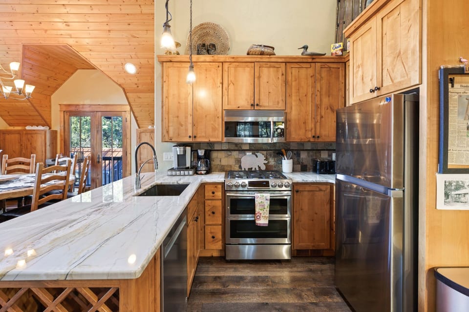House, 4 Bedrooms | Private kitchen | Fridge, oven, coffee/tea maker, toaster