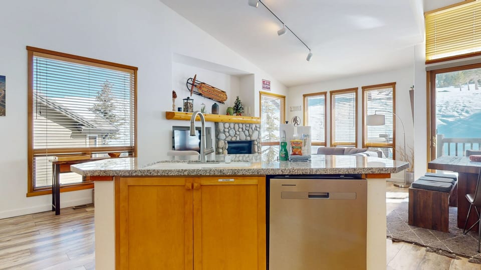 Condo, 3 Bedrooms | Interior