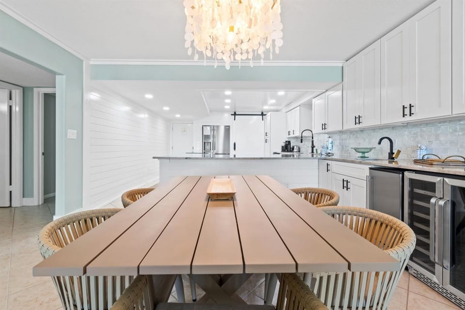 Condo, 2 Bedrooms | Dining