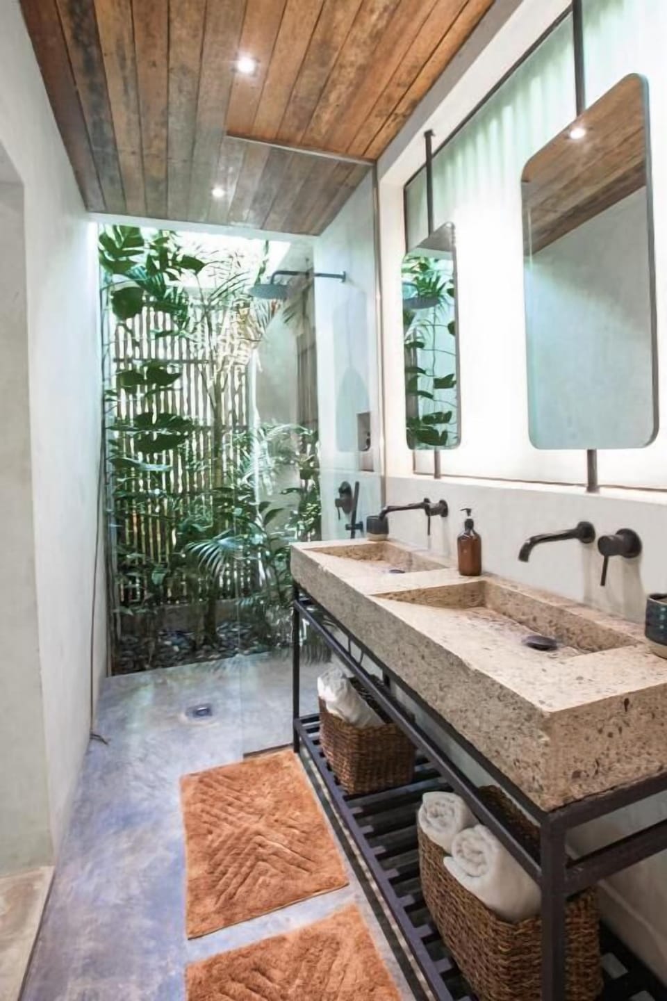 Bathrobes, bidet