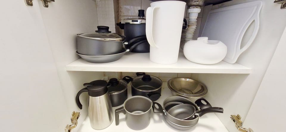 Basic Apartment | Private kitchen | Fridge, microwave, blender, cookware/dishes/utensils