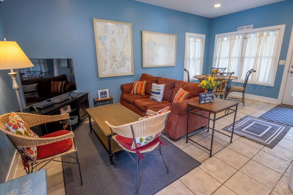 Main Level | Dining | Living Room