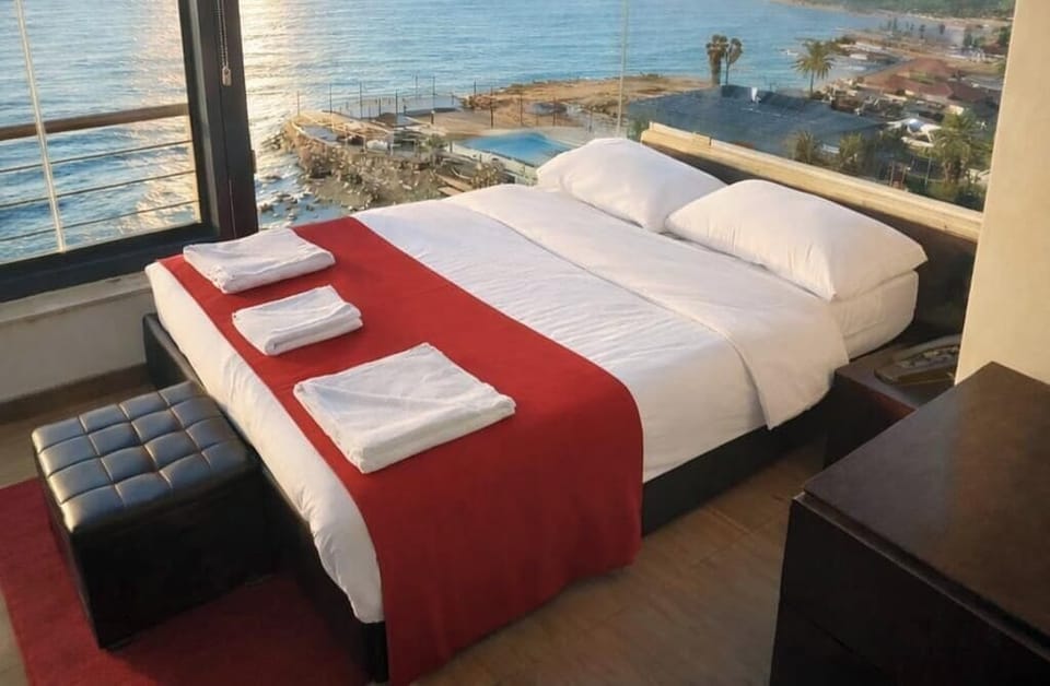 Executive Double Room, Sea View | Desk