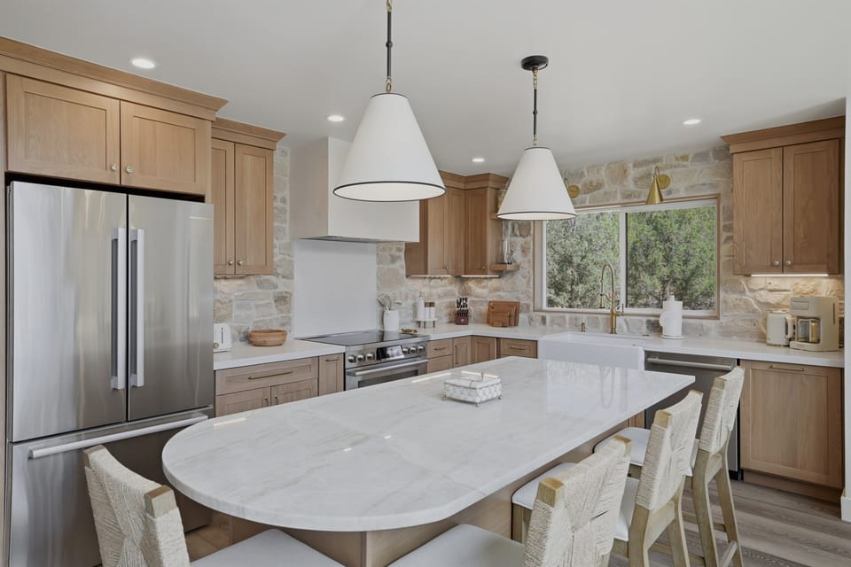 Kitchen with Granite Island