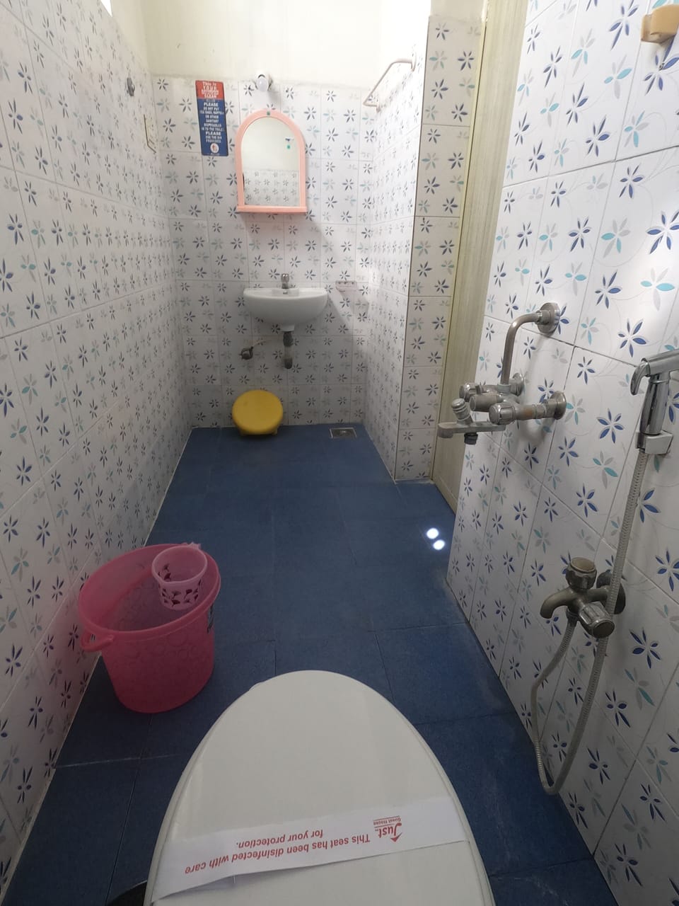 Shower, free toiletries, towels