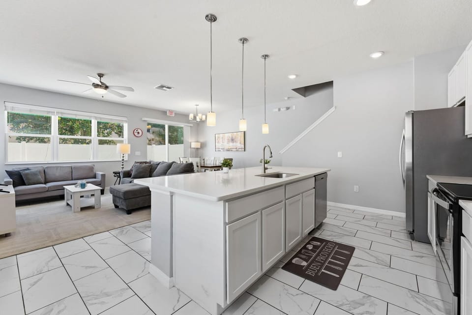 Villa (4 Bedrooms) | Private kitchen | Microwave, oven, stovetop, dishwasher