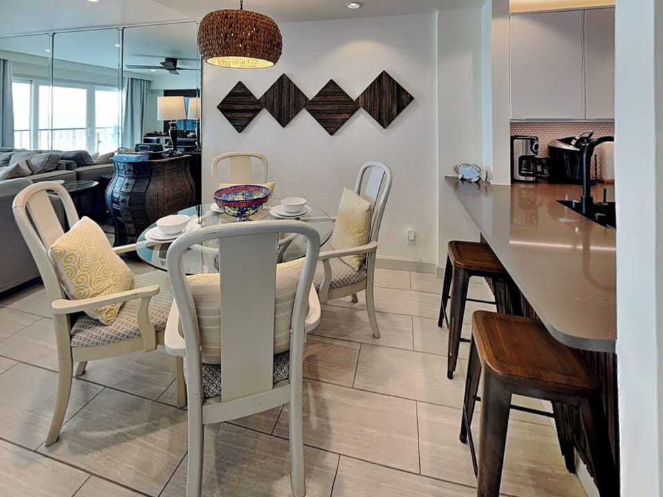 Dining Area & Countertop Seating for 2