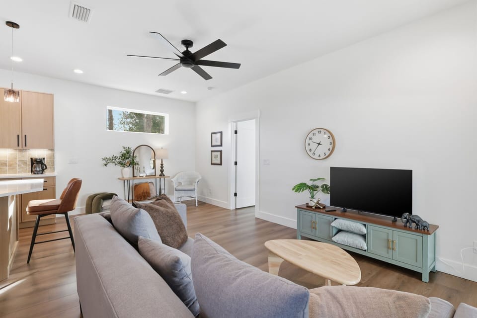 Furniture, Indoors, Living Room, Screen, Table