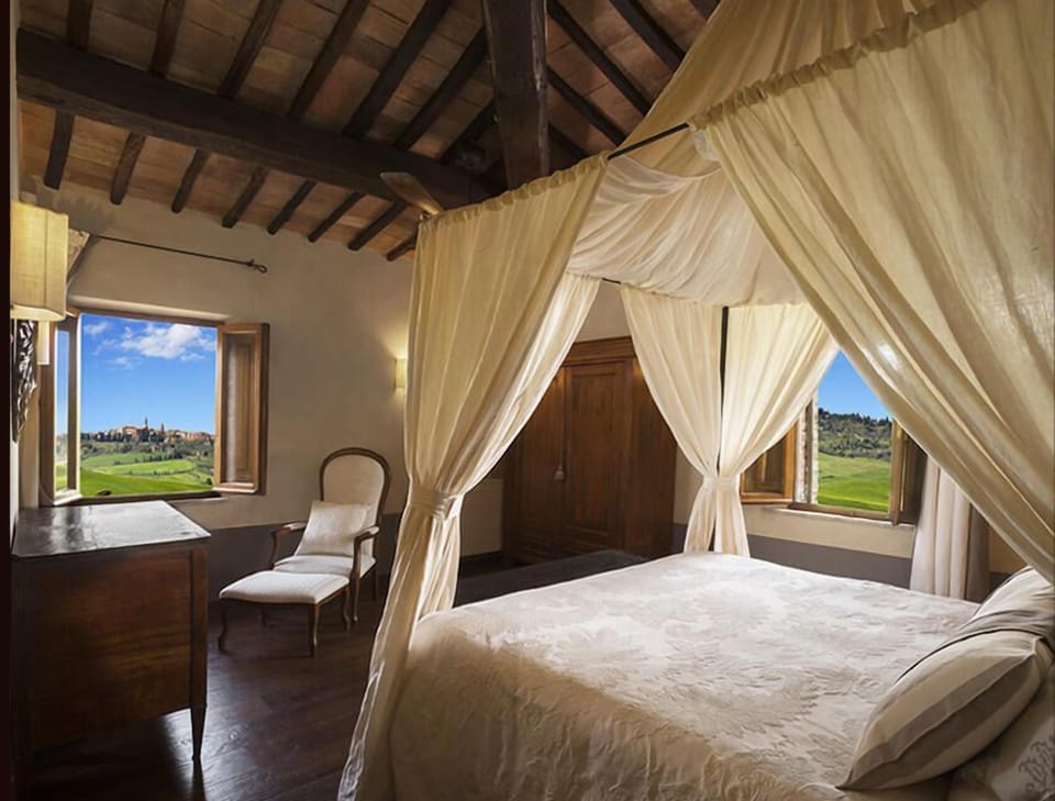 Suite, 1 Bedroom | Premium bedding, minibar, in-room safe, desk